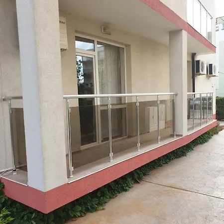 דירה Sunny Gardens 2 Bedrooms סאני ביץ'