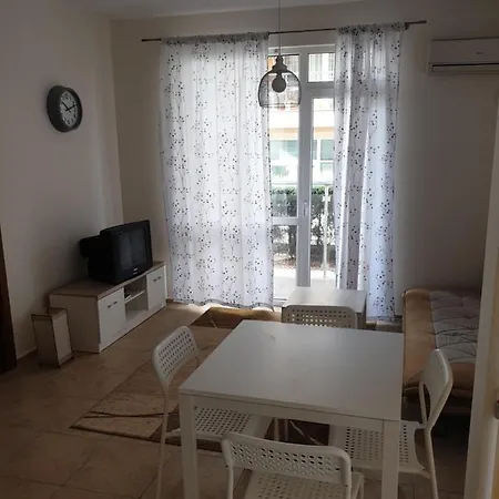Sunny Gardens 2 Bedrooms * סאני ביץ'