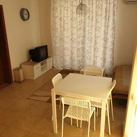 דירה Sunny Gardens 2 Bedrooms סאני ביץ'